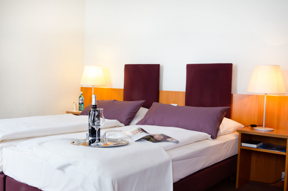 Hotel Am Rhein Wesseling Exterior photo