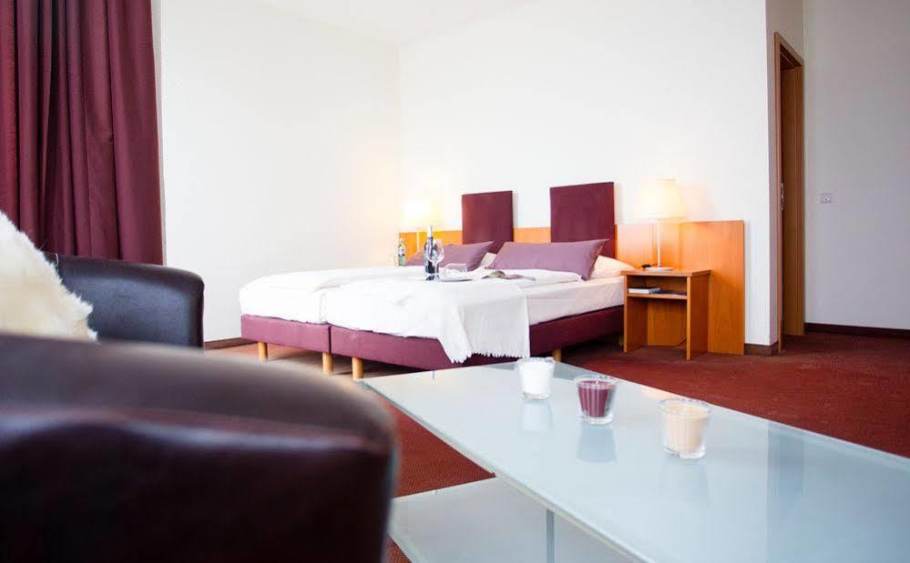 Hotel Am Rhein Wesseling Exterior photo
